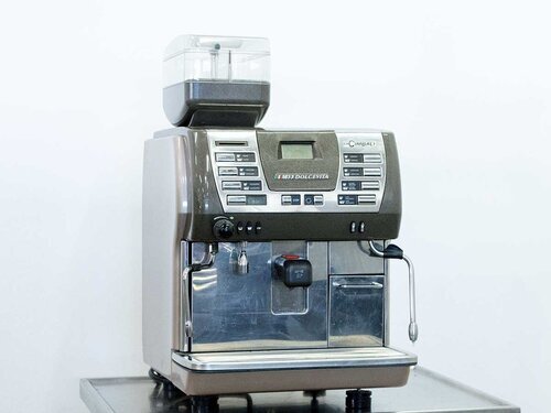 La Cimbali M53 Dolcevita, Kaffeevollautomat gebraucht, 2 Mahlwerke, 2 Bohnenbehälter