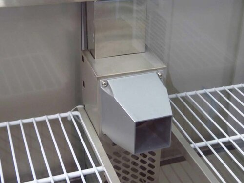 Skyrainbow K�hltisch THS901, mit 2 T�ren, 176 Liter, BTH 900 x 700 x 870 mm