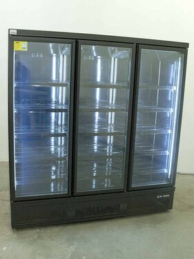 Saro Kühlschrank mit 3 Glastüren GTK 1530 S schwarz, Umluftkühlung, BTH 1880 x 710 x 2003 mm , Baujahr 2021