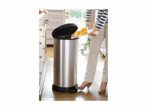 Curver DECOBIN Abfalleimer 40L mit Fu�pedal silber metallic, Metalleffekt-Lackierung, Komfortables Pedal , Beutelhalterung, BTH 298 x 349 x 697 mm