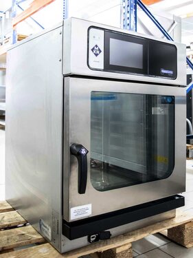 Elektro Kombid�mpfer MKN Space Combi Magic Pilot Junior, f�r 6 x GN 2/3, 5,2 kW, mit Kerntemperaturf�hler und automatischer Reinigung, T�ranschlag rechts