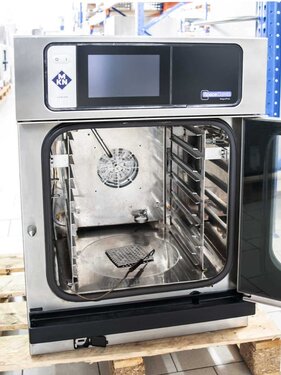 Elektro Kombid�mpfer MKN Space Combi Magic Pilot Junior, f�r 6 x GN 2/3, 5,2 kW, mit Kerntemperaturf�hler und automatischer Reinigung, T�ranschlag rechts